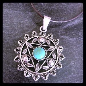 Faux turquoise flower pendant necklace